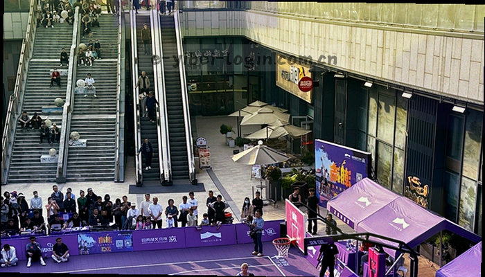 简洁的日历网格，其中几天被荧光绿高亮